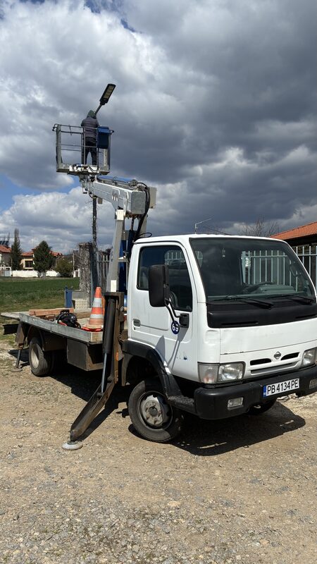 Ремонт на улично осветление с автовишка